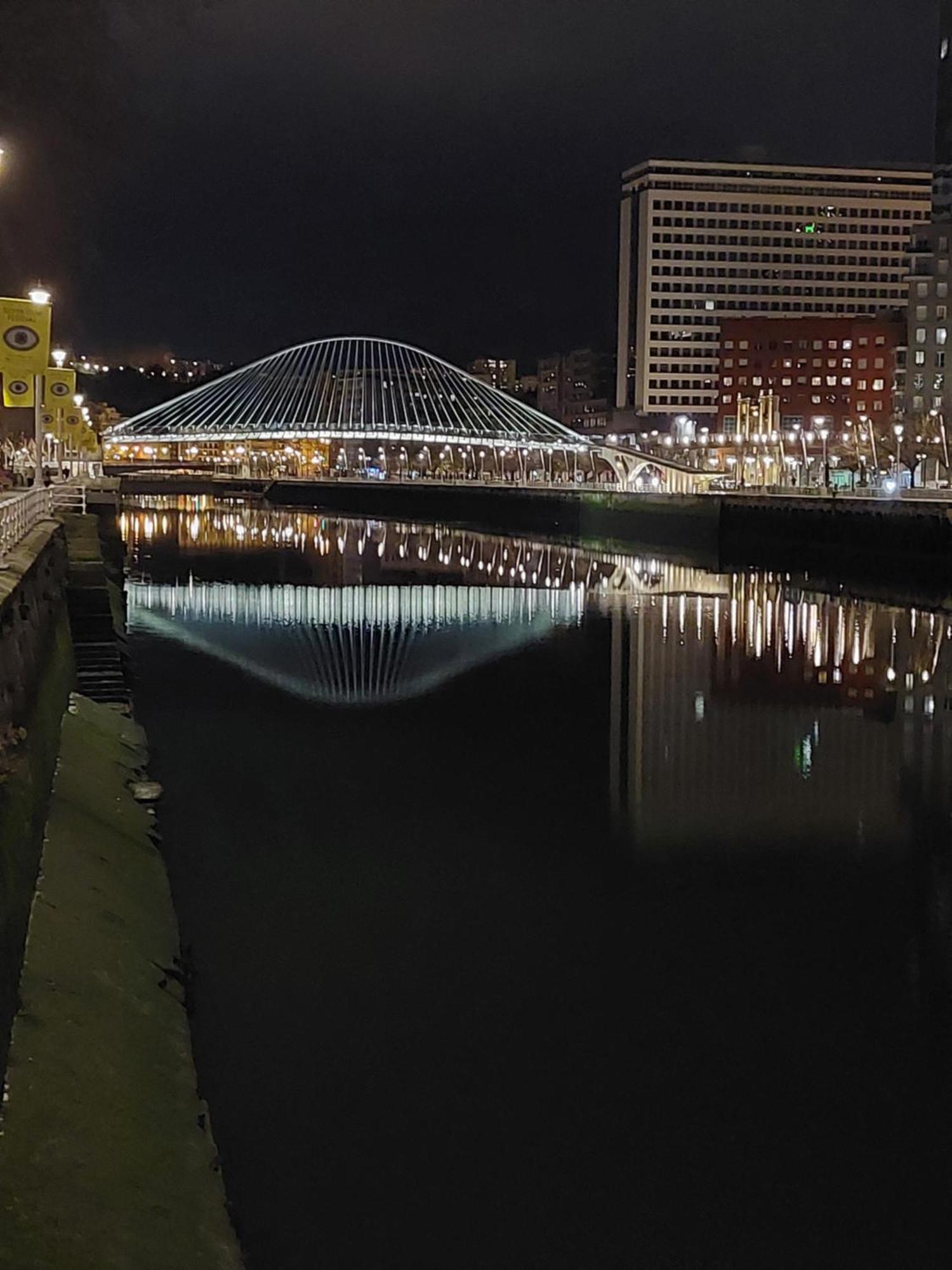 Bilbao Center Apt 90'S Parking Exteriör bild